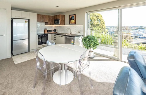 Whanganui Apartment | LOCATION - WITH FABULOUS VIEWS.