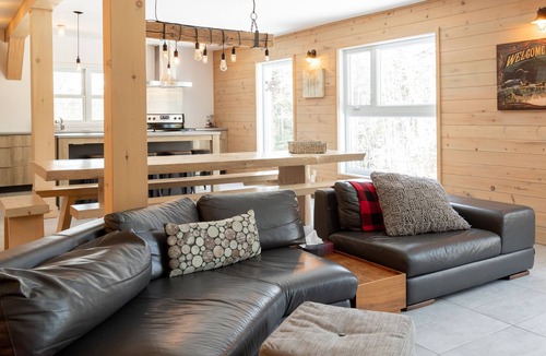St-Adolphe-d'Howard Ski Chalet | Locations du Sommet - Le Grand Shack