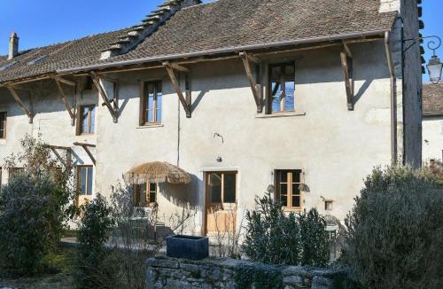 Groslee-Saint-Benoit Apartment | Locations Longo Mai