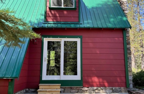 Tahoe National Forest Cabin | Loch Leven Trailhead Cabin