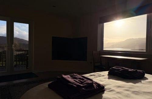 Mallaig Apartment | Loch Morar Private Suite