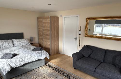 Mallaig Apartment | Loch Morar Private Suite