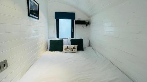 Lewiston Apartment | Loch Ness Hideaway Pod