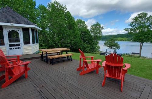 Antigonish County House | Lochaber Lakeview Cottage