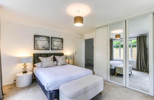 Biggin Hill House | LOCHIEL