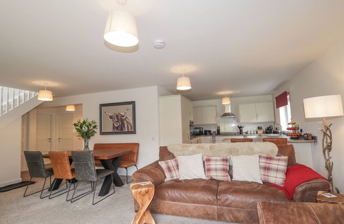 Spean Bridge Cottage | Lochside, 1 The Corries