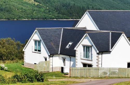 Spean Bridge Apartment | Lochside, 1 The Corries