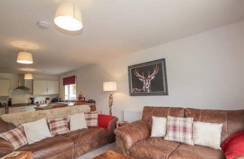 Spean Bridge Apartment | Lochside, 1 The Corries
