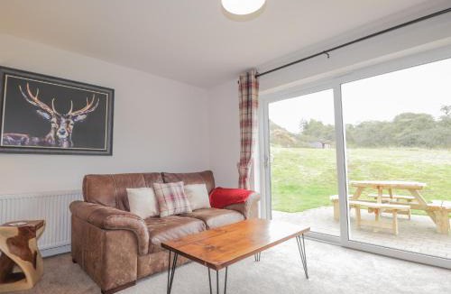 Spean Bridge Apartment | Lochside, 1 The Corries