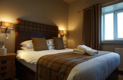Bowmore Hotel | Lochside Hotel
