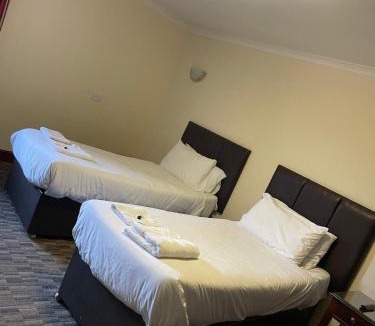Dumbarton Hotel | Lochway Hotel