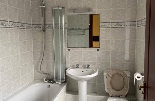 Dumbarton Hotel | Lochway Hotel