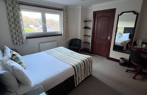 Dumbarton Hotel | Lochway Hotel