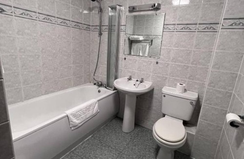 Dumbarton Hotel | Lochway Hotel