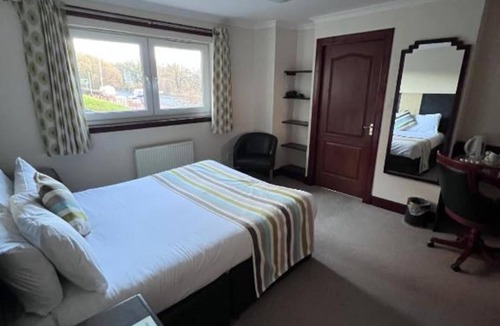 Dumbarton Hotel | Lochway Hotel