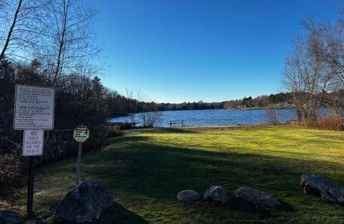 Barnstead House | Locke Lake Oasis Dock Dogs Stay FREE