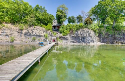 Teall Beach House | Lockes Glen - Lakefront Geneva Getaway with Dock!