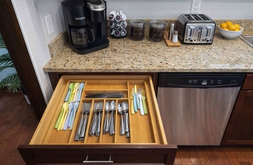 Lockport House | Lockport Haven/3 King Beds/Wi-fi/Near Downtown!