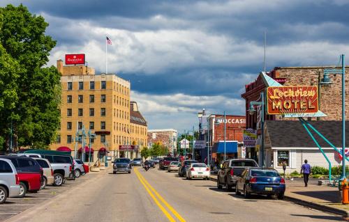 Sault Ste. Marie Hotel | Lockview Motel