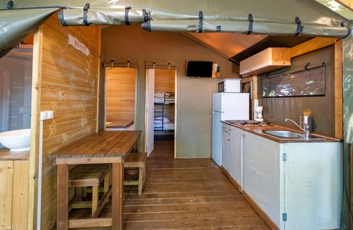 Lesperon RV Rental | "Lodge 1" with Shared Pool, Private Terrace and Shared Garden