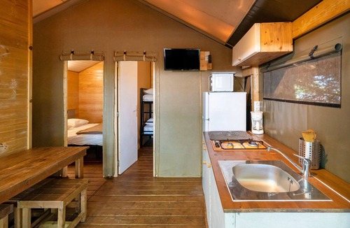 Lesperon RV Rental | "Lodge 1" with Shared Pool, Private Terrace and Shared Garden