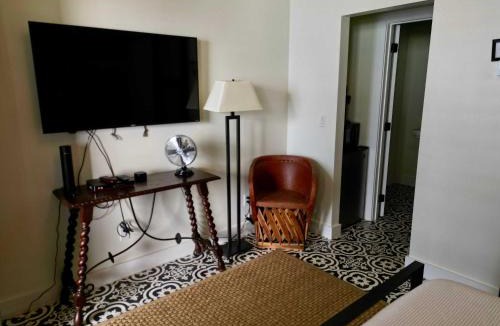 Mason Hotel | Lodge 2 on the Mason TX square