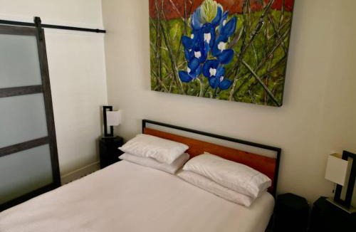 Mason Hotel | Lodge 3 on the Mason TX Square