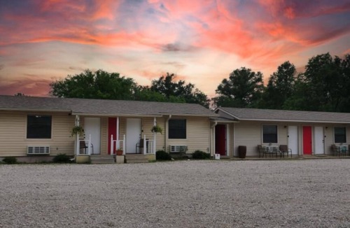 Yantis Apartment | Lodge #3 w Pool, Game Room, 1/2 Mile to Boat Ramps