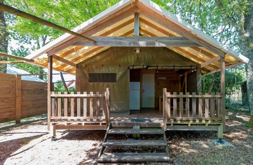 Lesperon RV Rental | "Lodge 3" with Shared Pool, Private Terrace and Shared Garden