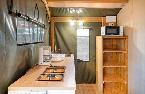 Lesperon RV Rental | Lodge 4 with Shared Pool, Private Terrace and Shared Garden