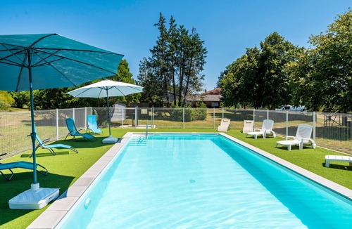Lesperon RV Rental | Lodge 4 with Shared Pool, Private Terrace and Shared Garden
