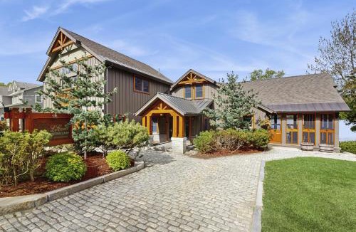 Greenville Junction House | Lodge at Moosehead Lake