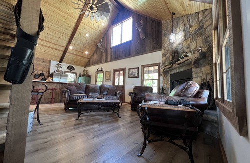 Hermann Cabin | LODGE AT SADDLE RIDGE. Just five minutes from Hermann.