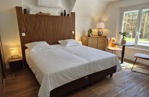 Cepoy Cabin | Lodge avec piscine chauffée privative et ou Studio avec son SPA, SAUNA HAMAMM privatifs