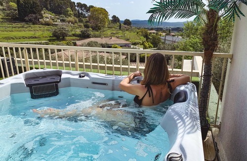 Sollies Pont Apartment | LODGE CASAMANCE with Jacuzzi