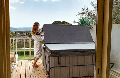 Sollies Pont Apartment | LODGE CASAMANCE with Jacuzzi