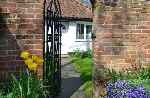 East Dereham Cottage | Lodge Cottage - B6008