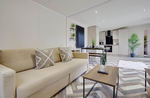 Matchams Apartment | Lodge-Executive-Garden-Outside Bath