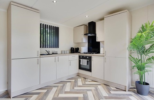 Matchams Apartment | Lodge-Executive-Garden-Outside Bath