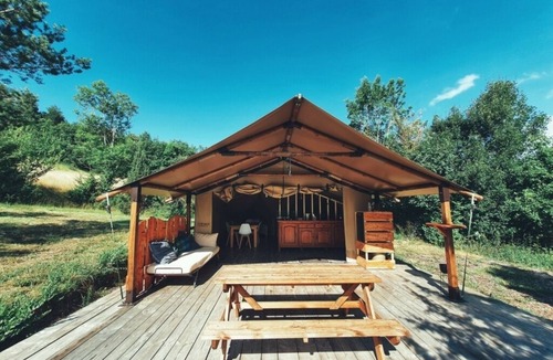 Engravies Cabin | Lodge Grenada Tent 6 persons, 2 bedrooms, kitchenette, living room