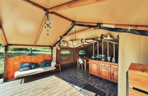 Engravies Cabin | Lodge Grenada Tent 6 persons, 2 bedrooms, kitchenette, living room