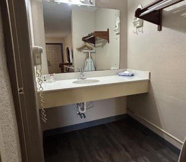 Goldsboro Hotel | Lodge Inn Extended Stay