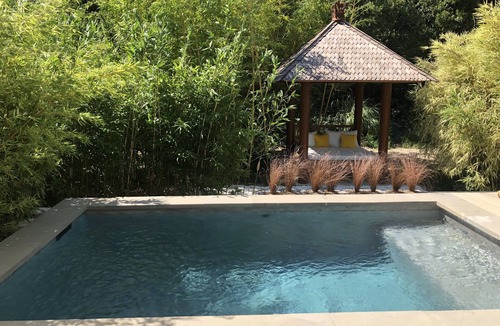 Graveson Cabin | LODGE KEMBALI