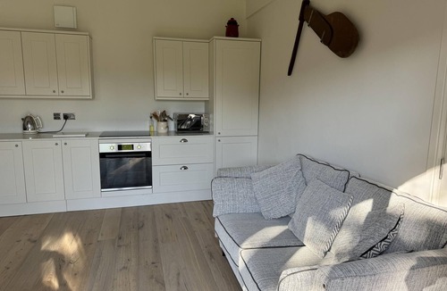 Dorchester Cabin | Lodge/KingBed/PrivG/PetsOK/FreeP/Wifi