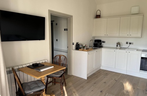 Dorchester Cabin | Lodge/KingBed/PrivG/PetsOK/FreeP/Wifi