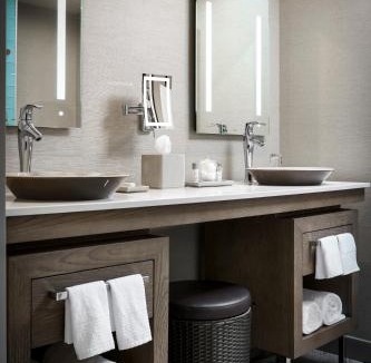 Ashwaubenon Hotel | Lodge Kohler