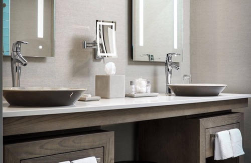 Ashwaubenon Hotel | Lodge Kohler