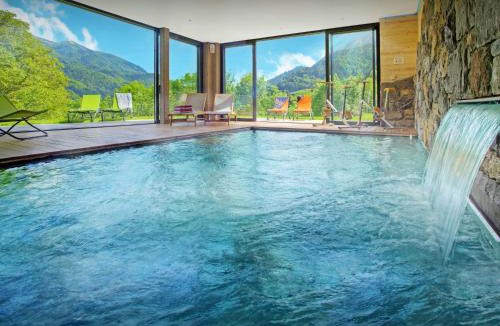 Les Clefs Ski Chalet | Lodge La Source - OVO Network