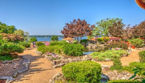 Village of Four Seasons Resort | Lodge of Four Seasons Golf Resort, Marina & Spa