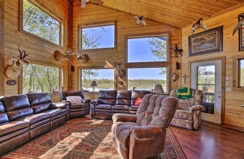 Wakenda House | Lodge on 240 Acres w/Deck, Grill & Fire Pit!